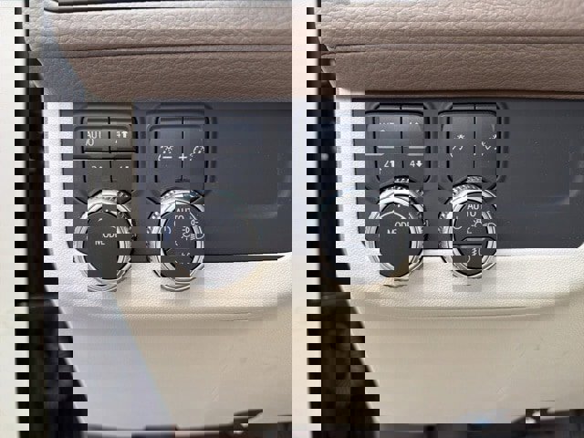 Used 2021 GMC Yukon Denali w/ Denali Premium Package image 8