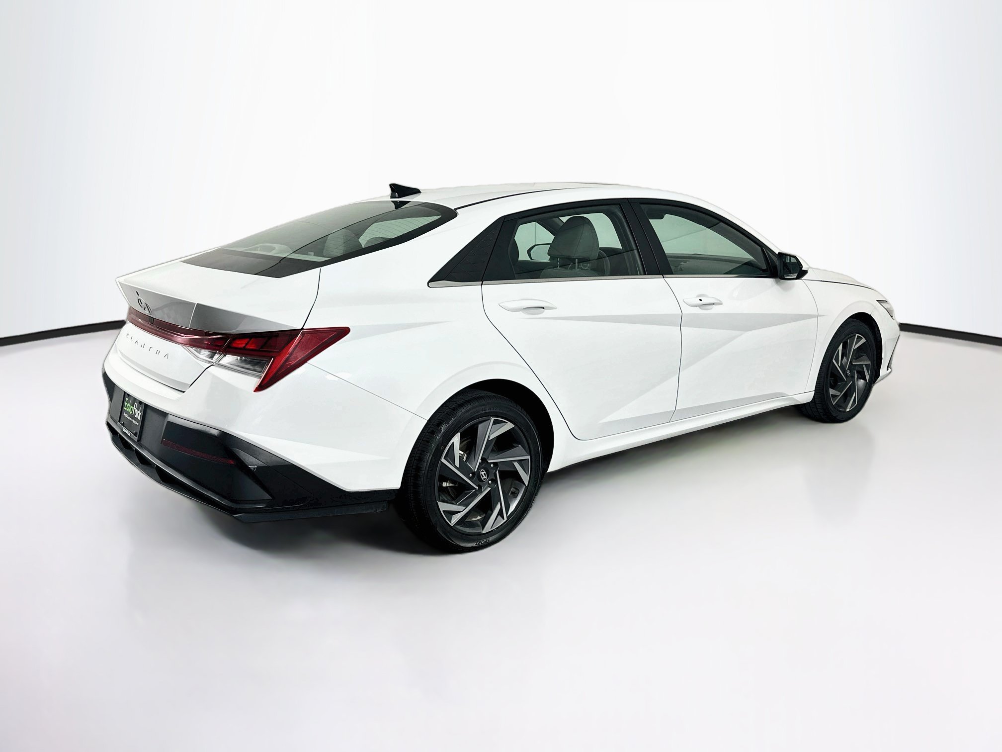 Used 2025 Hyundai Elantra SEL FWD image 9