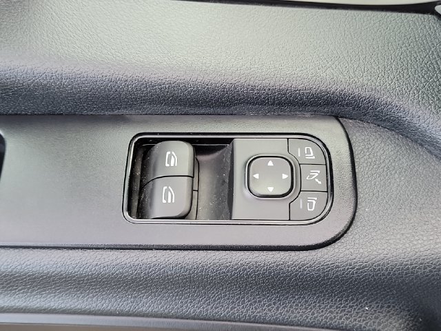 Used 2025 Mercedes-Benz Sprinter 2500 image 16