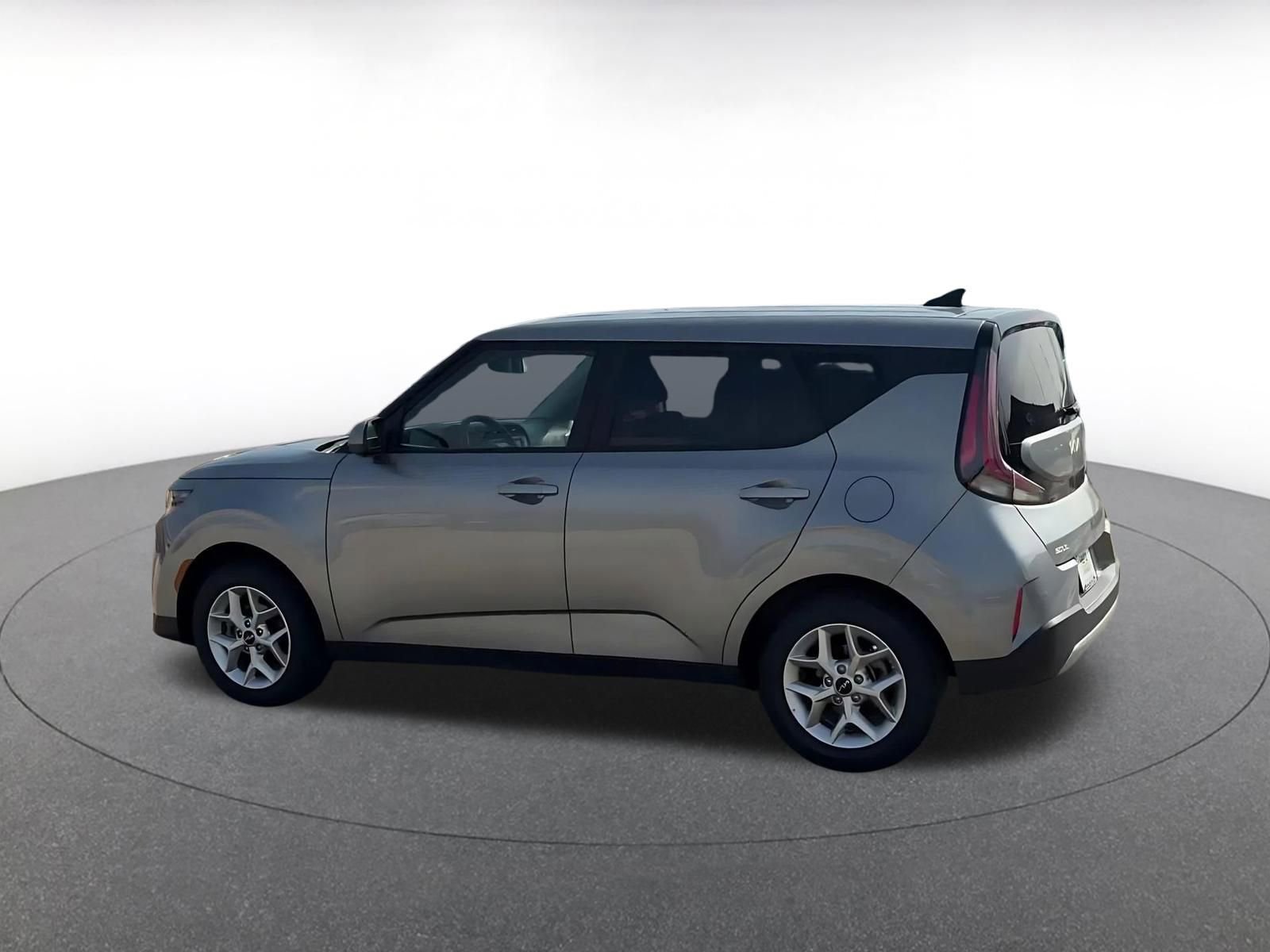 Used 2025 Kia Soul LX w/ LX Technology Package FWD image 10
