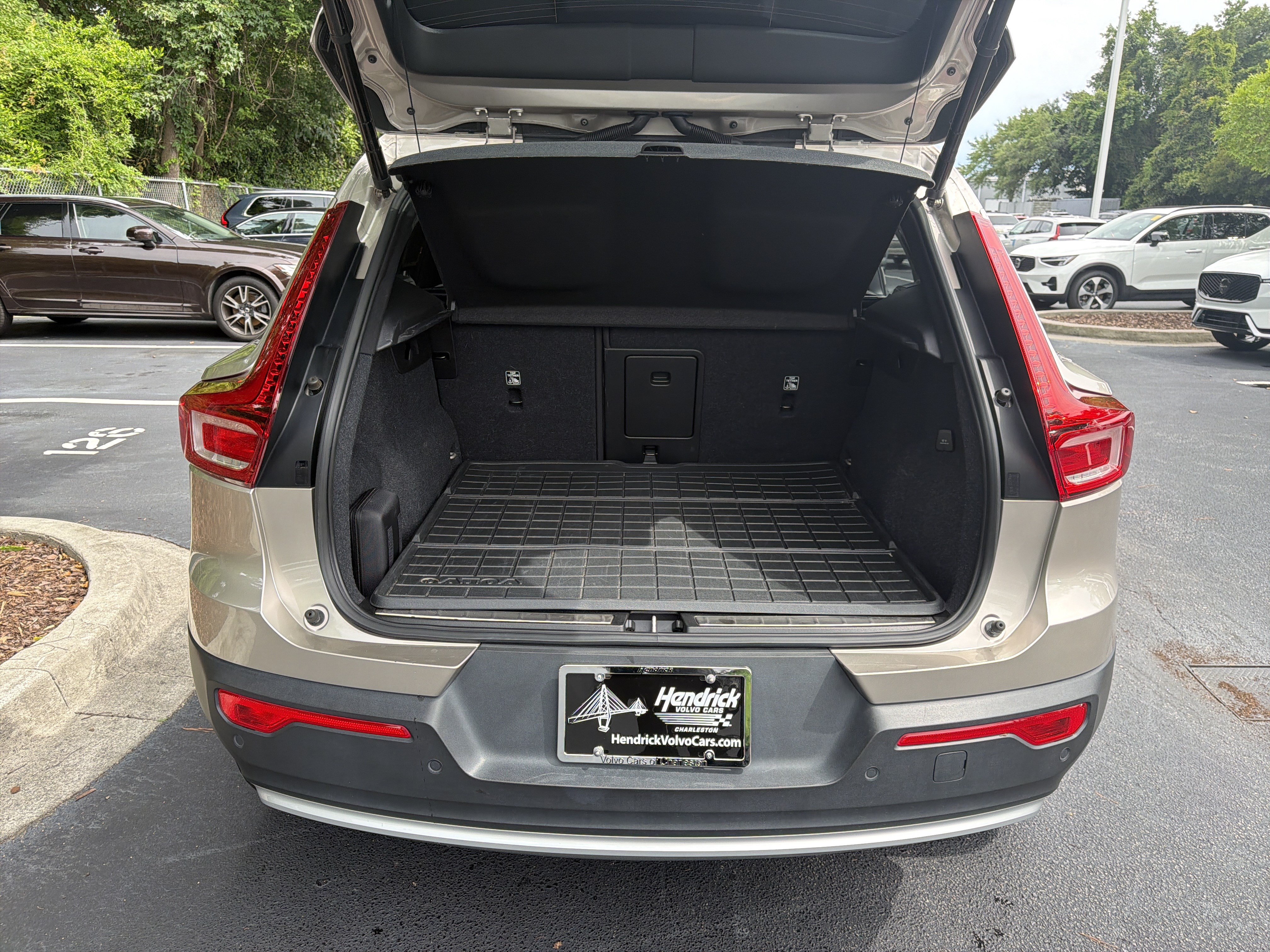 Certified 2023 Volvo XC40 B5 Plus w/ Driver Assist Package AWD/4WD image 34