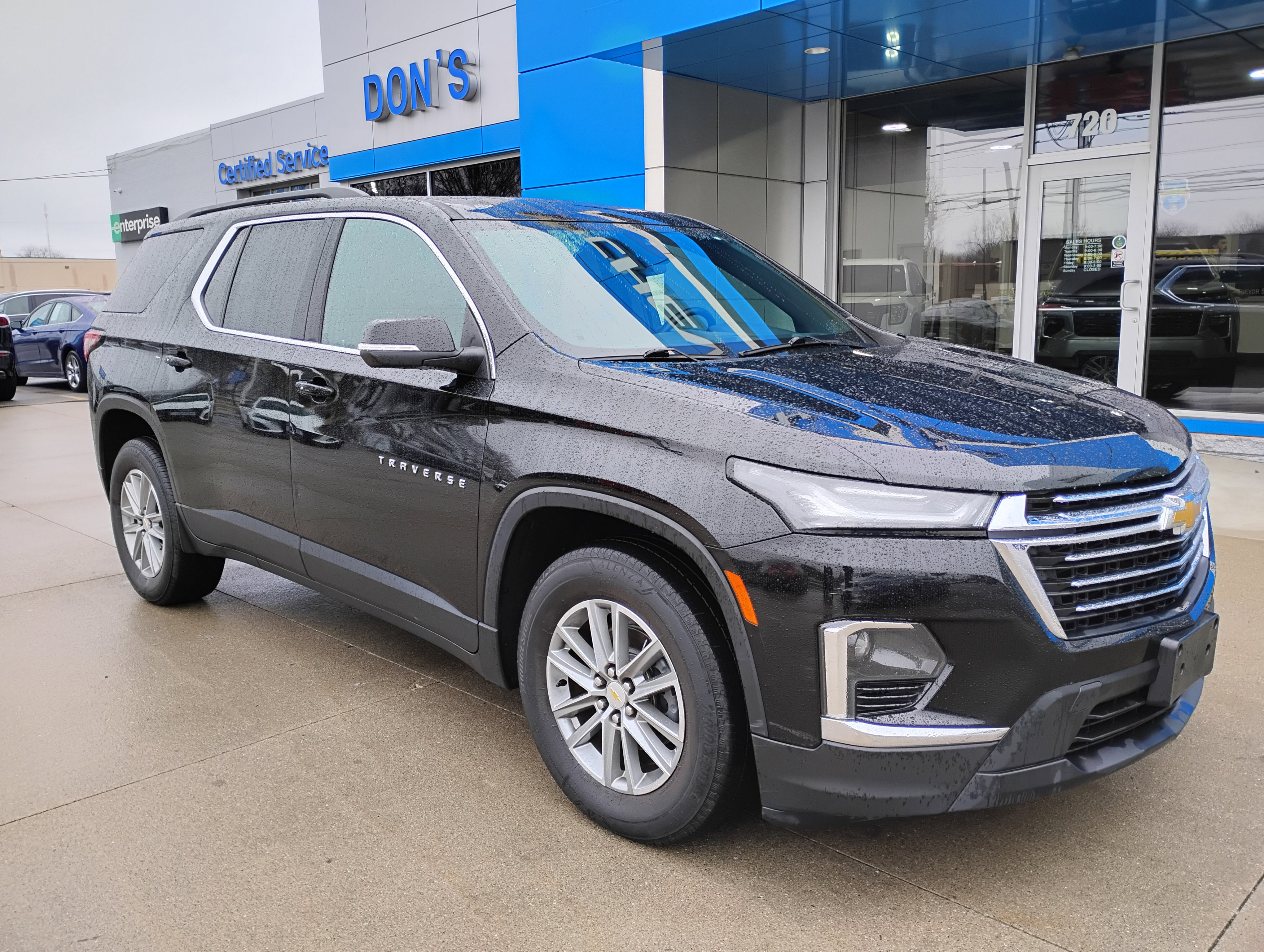 Used 2023 Chevrolet Traverse LT w/ LPO, Floor Liner Package AWD/4WD image 3