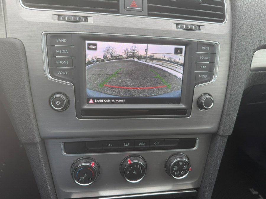 Used 2017 Volkswagen Golf S image 13