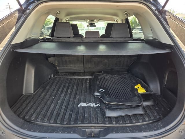Used 2022 Toyota RAV4 LE AWD/4WD image 17