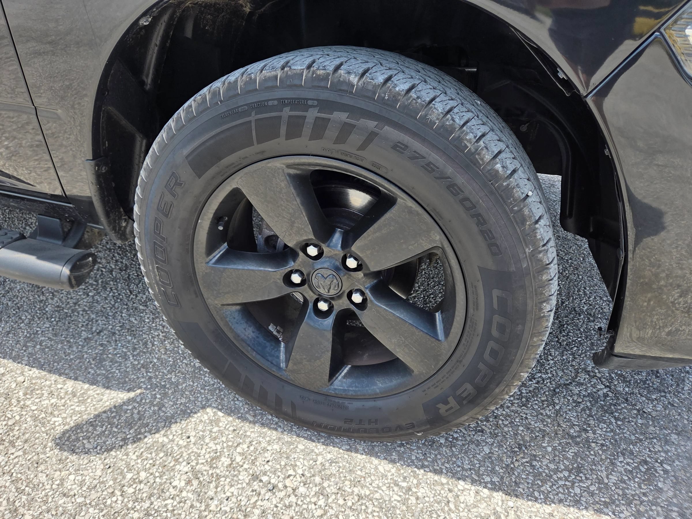 Used 2018 RAM 1500 Express w/ Black Ram 1500 Express Group AWD/4WD image 9