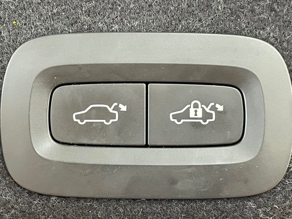 Used 2018 Volvo S90 T6 Inscription w/ Convenience Package image 19