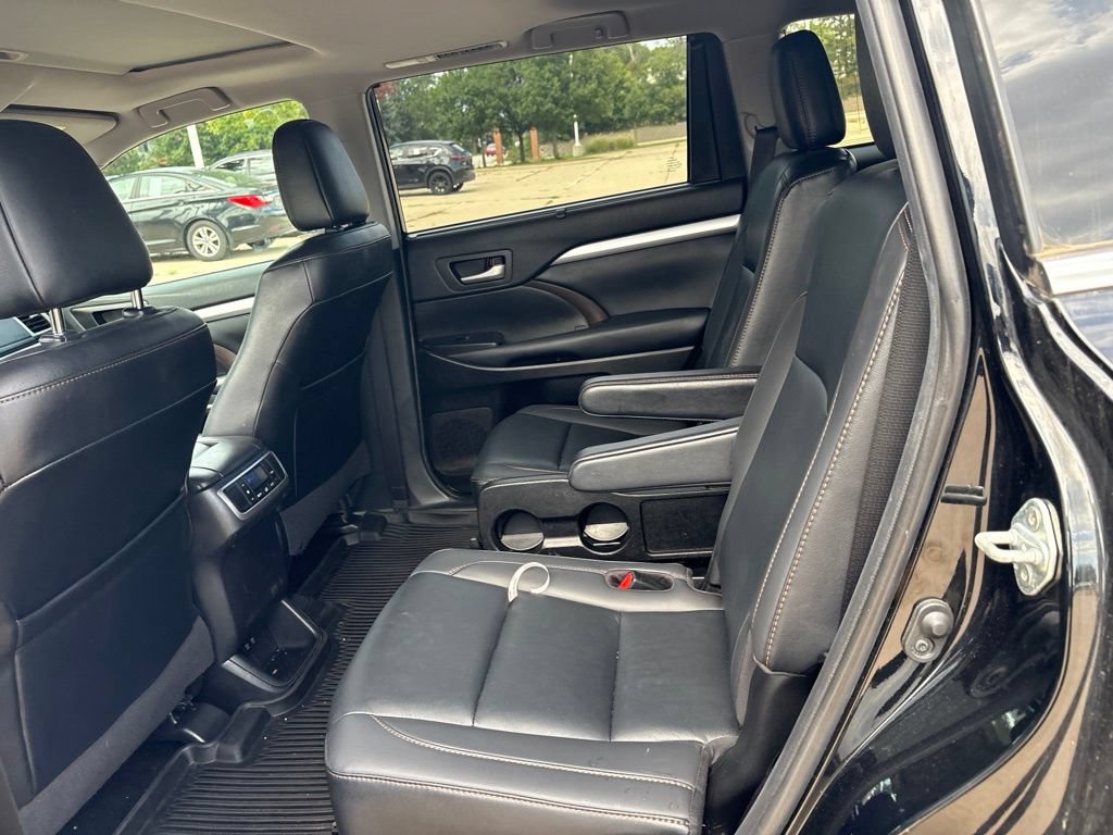 Used 2019 Toyota Highlander XLE AWD/4WD image 21