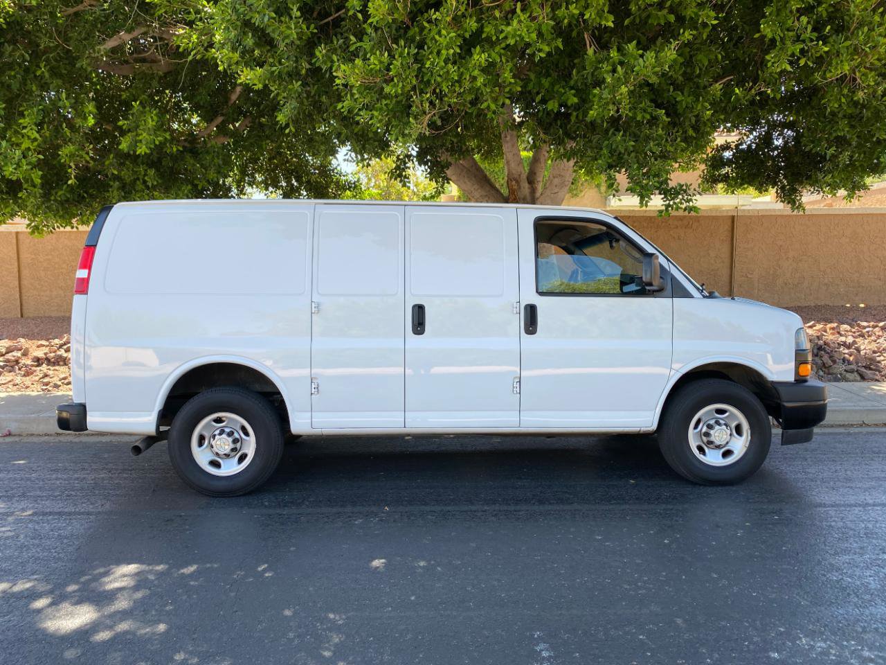Used 2021 Chevrolet Express 2500 RWD image 2