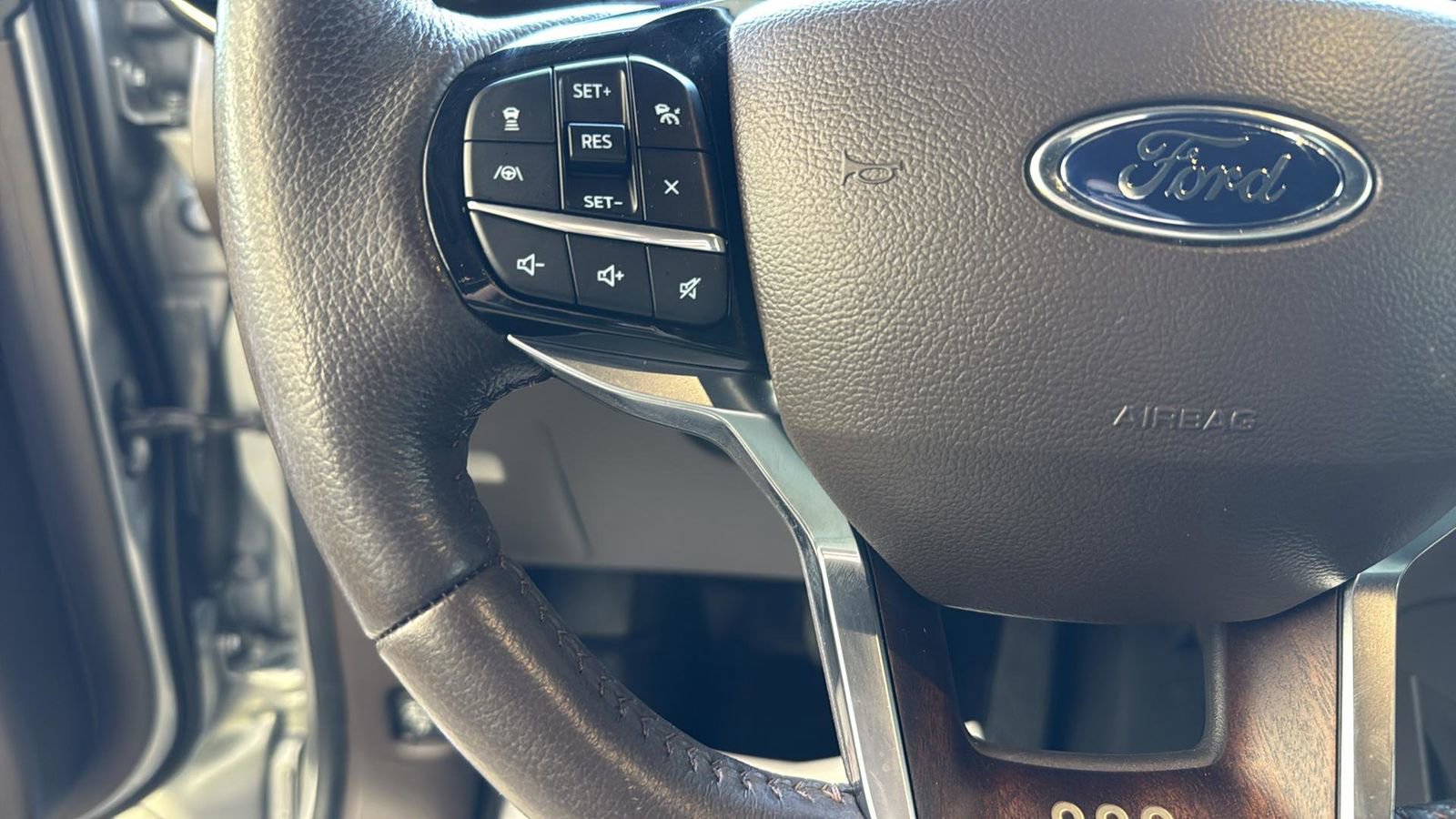 Certified 2022 Ford Explorer King Ranch w/ Premium Technology Package image 17