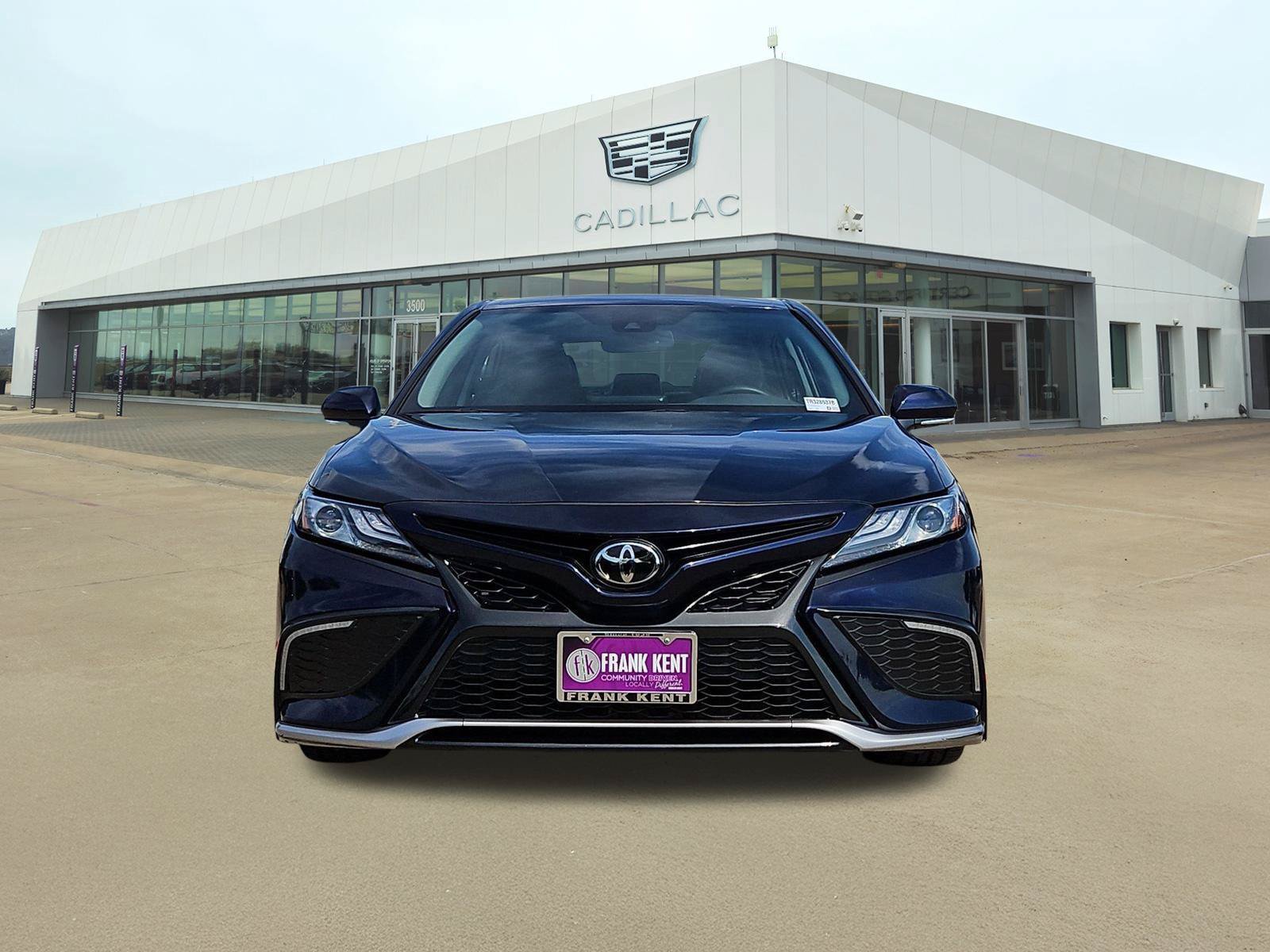 Used 2022 Toyota Camry XSE FWD image 2