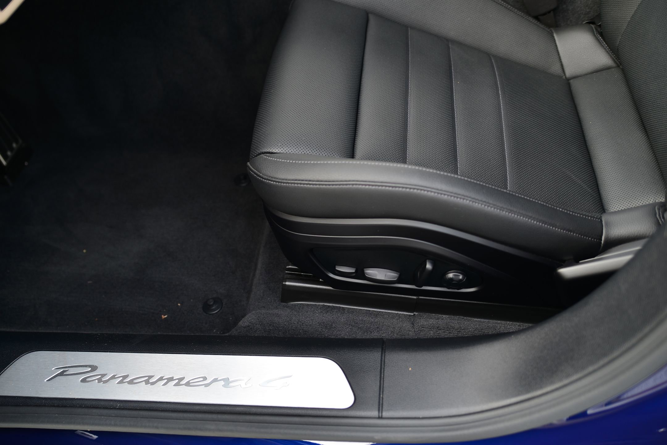 Certified 2024 Porsche Panamera 4 image 28