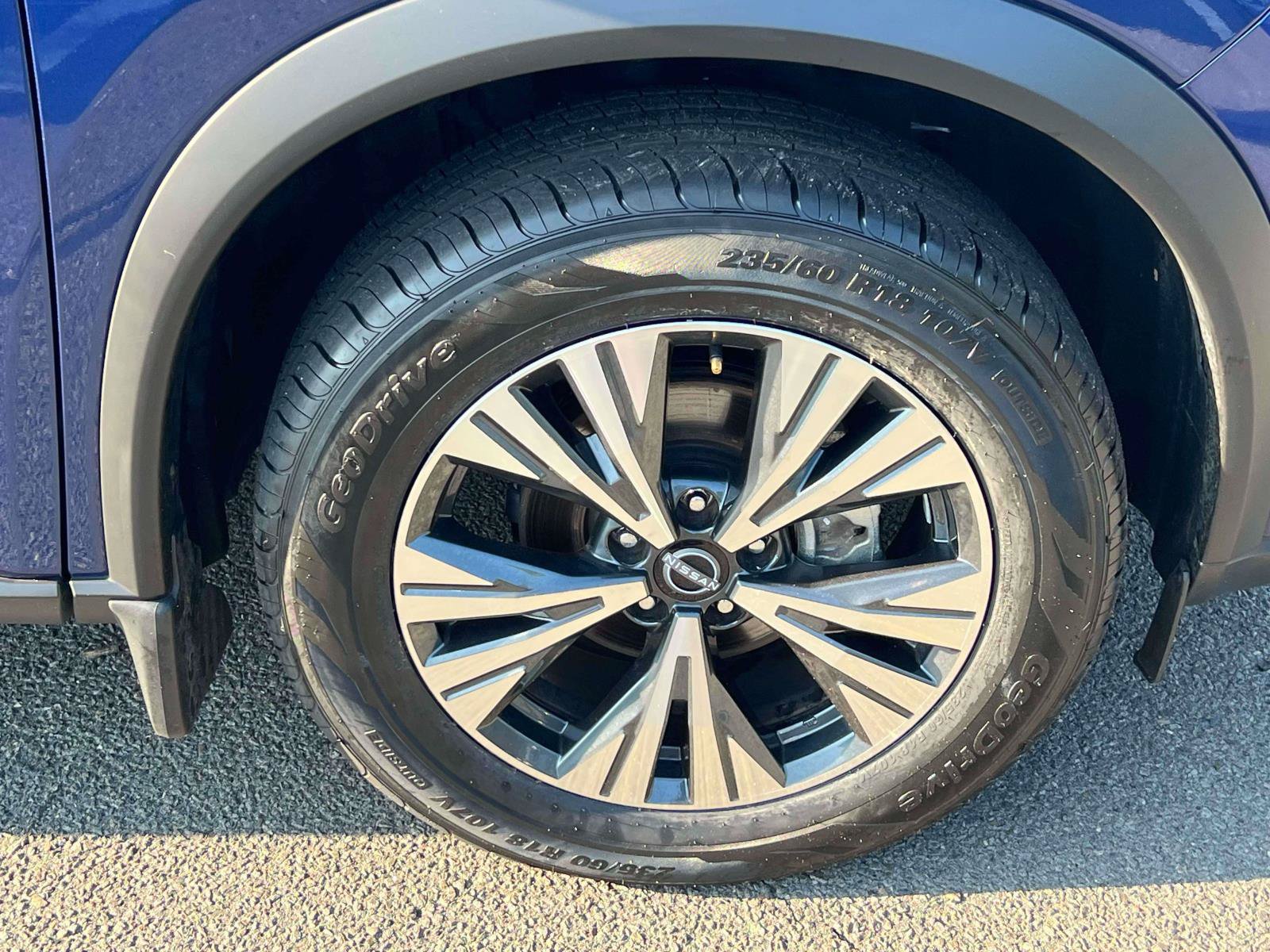 Used 2023 Nissan Rogue SV AWD/4WD image 6
