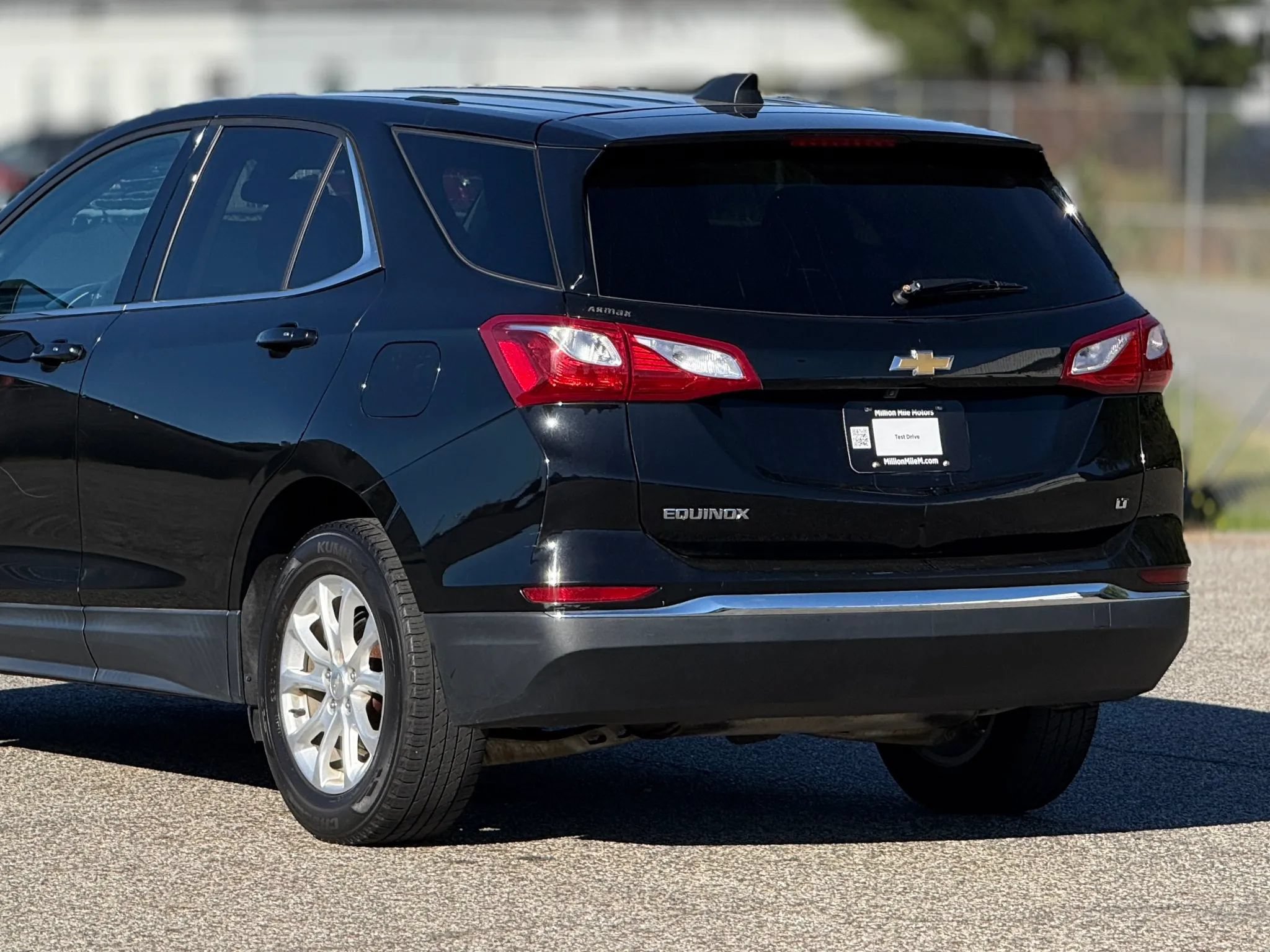 Used 2018 Chevrolet Equinox LT FWD image 16