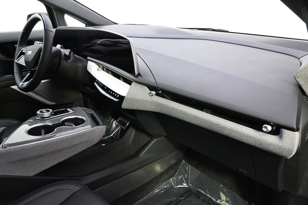 Certified 2025 Cadillac Optiq Luxury 2 w/ LPO, Floor Liner Package AWD/4WD image 15