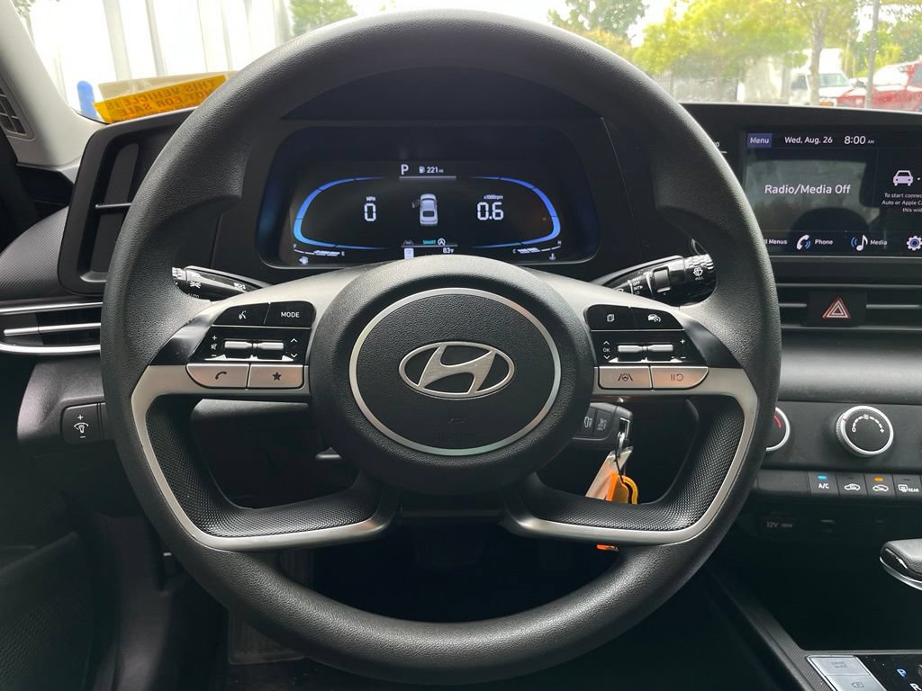 Used 2025 Hyundai Elantra SE FWD image 14