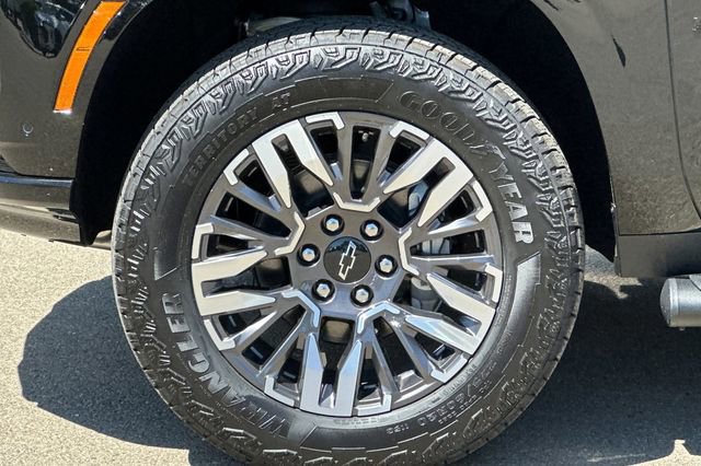 New 2026 Chevrolet Suburban Z71 w/ Z71 Off-Road Package AWD/4WD image 40
