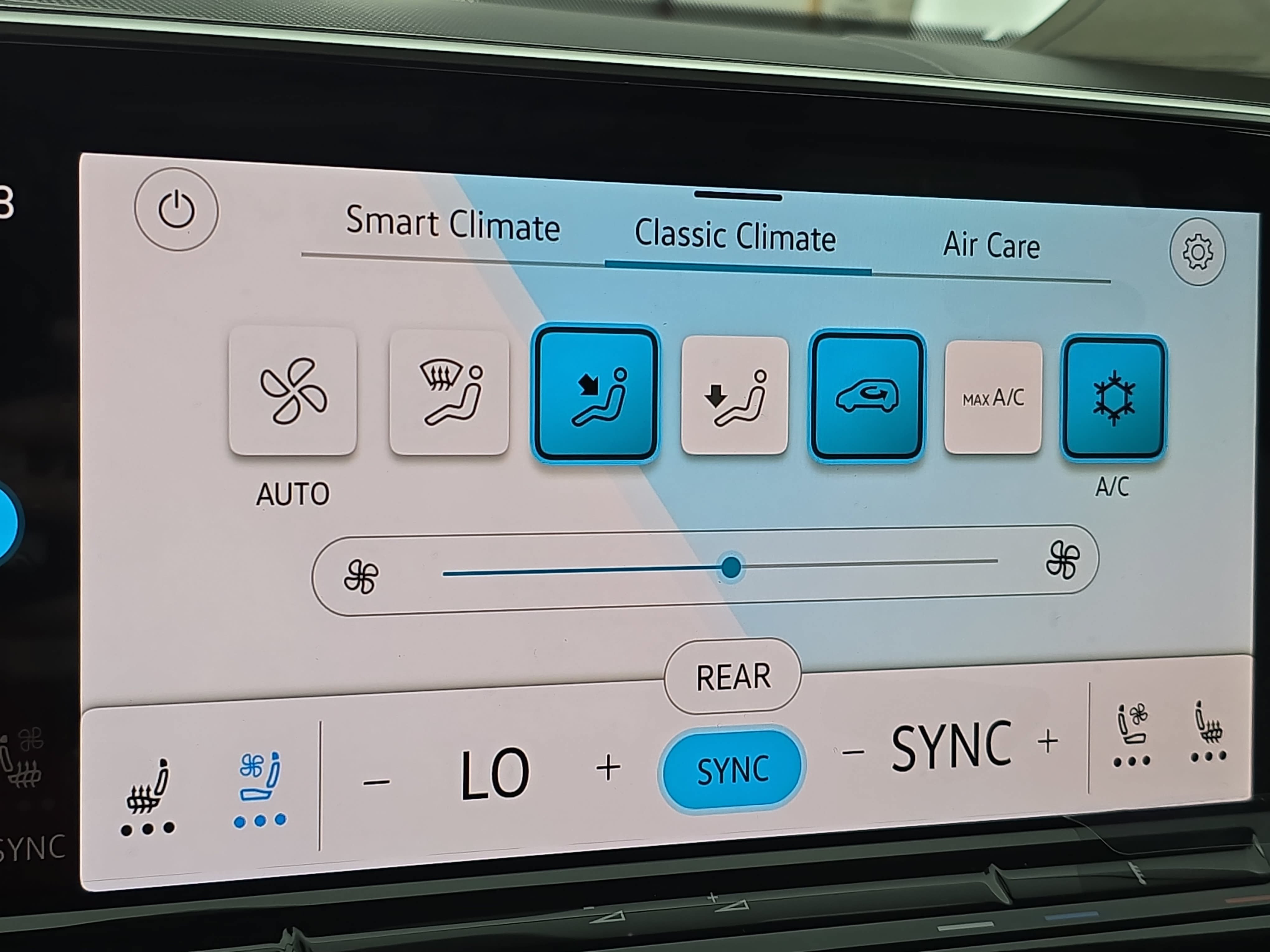 New 2026 Volkswagen Atlas SE FWD image 25