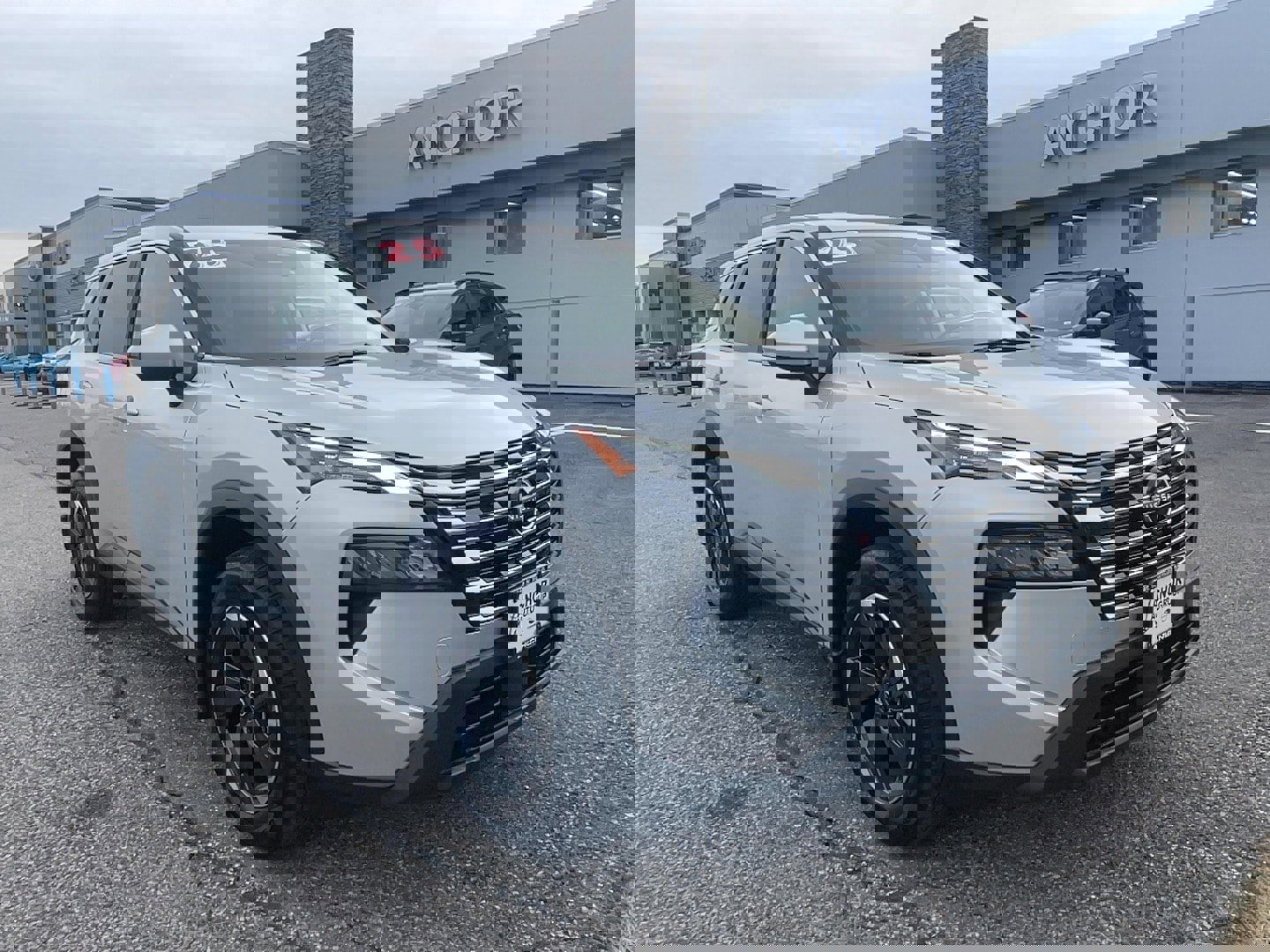 Used 2025 Nissan Rogue SV image 1