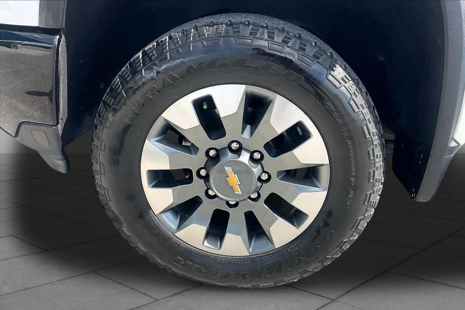 Used 2024 Chevrolet Silverado 2500 Custom w/ Custom Value Package AWD/4WD image 11