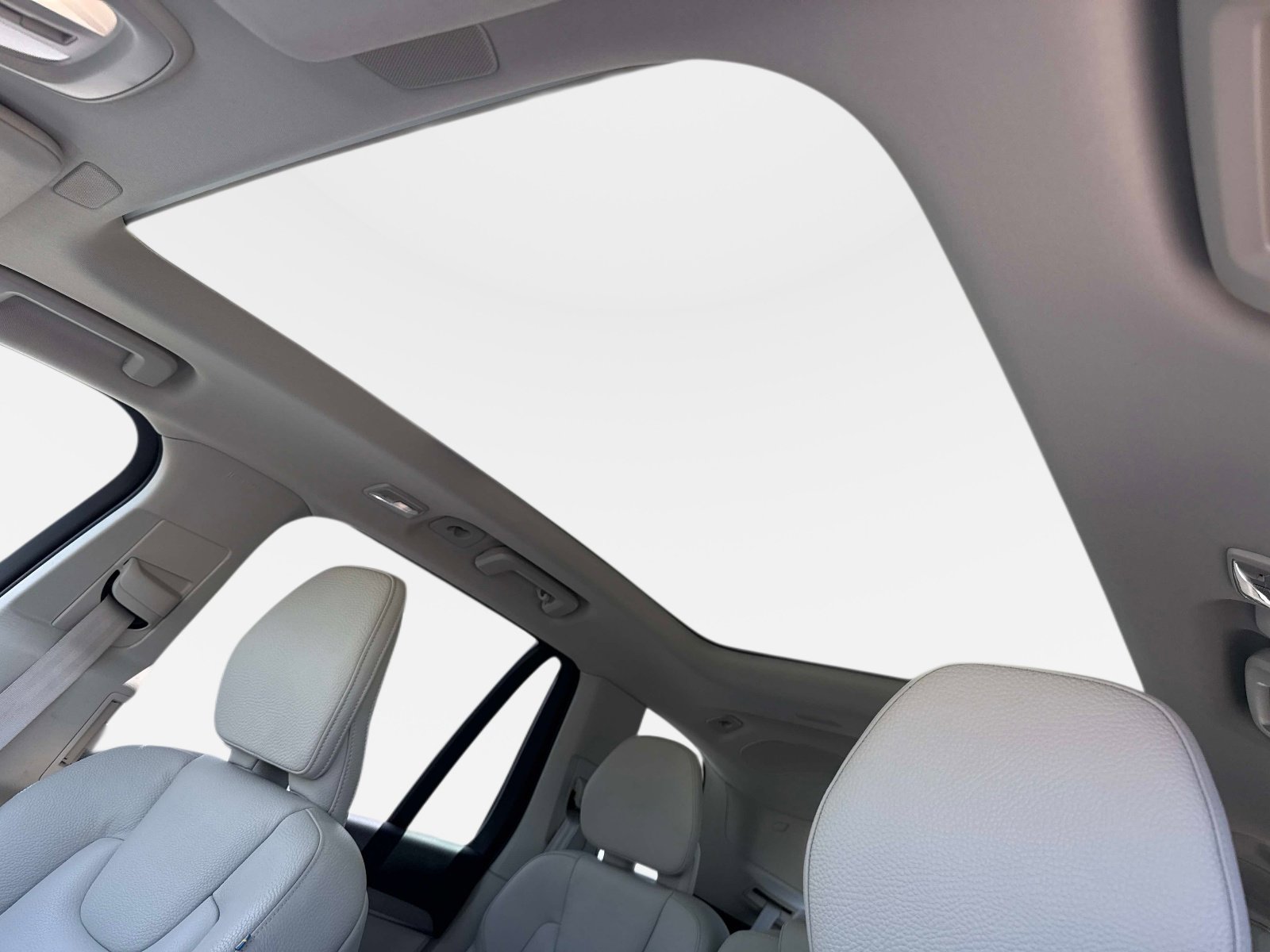 Certified 2025 Volvo XC90 T8 Plus w/ Protection Package Premier image 24