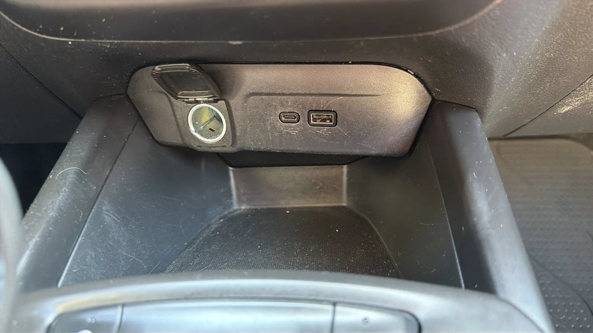 Used 2025 Chevrolet Trax RS FWD image 19