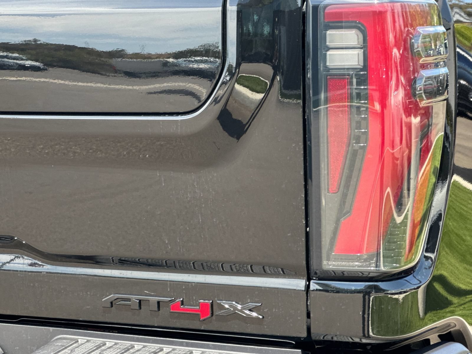 Used 2026 GMC Sierra 2500 AT4X w/ LPO, Black Badging Package AWD/4WD image 33