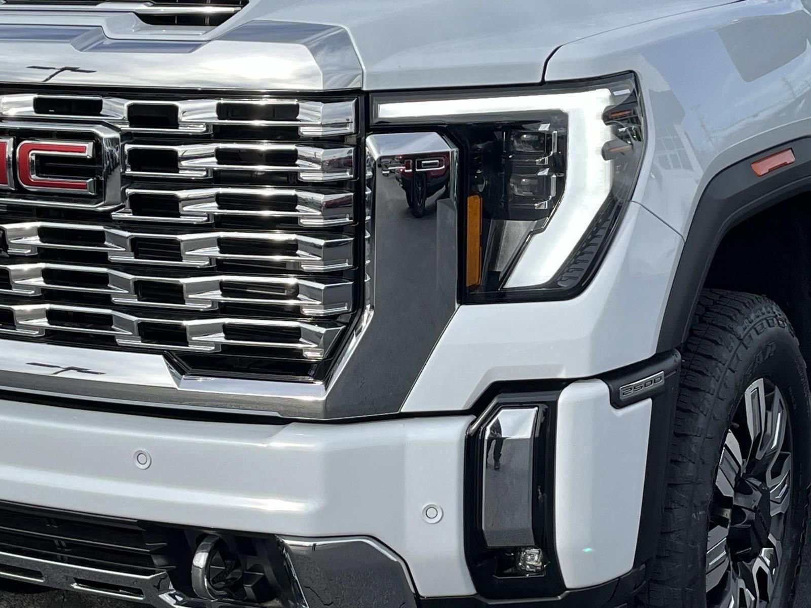 New 2026 GMC Sierra 2500 Denali w/ Denali Reserve Package AWD/4WD image 12