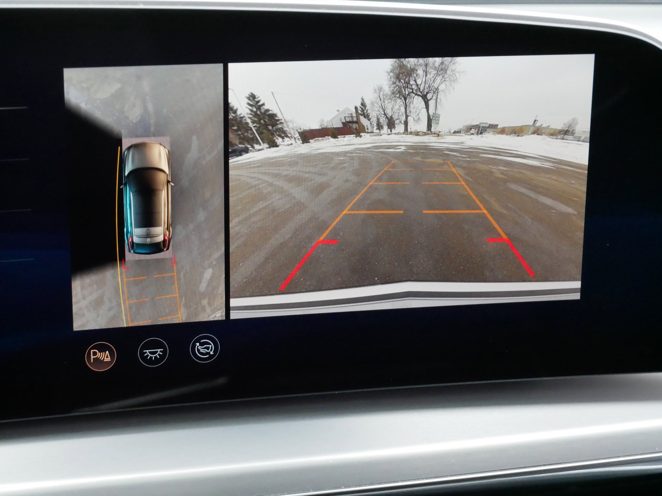 Certified 2024 Cadillac Lyriq Luxury w/ LPO, Floor Liner Package image 29