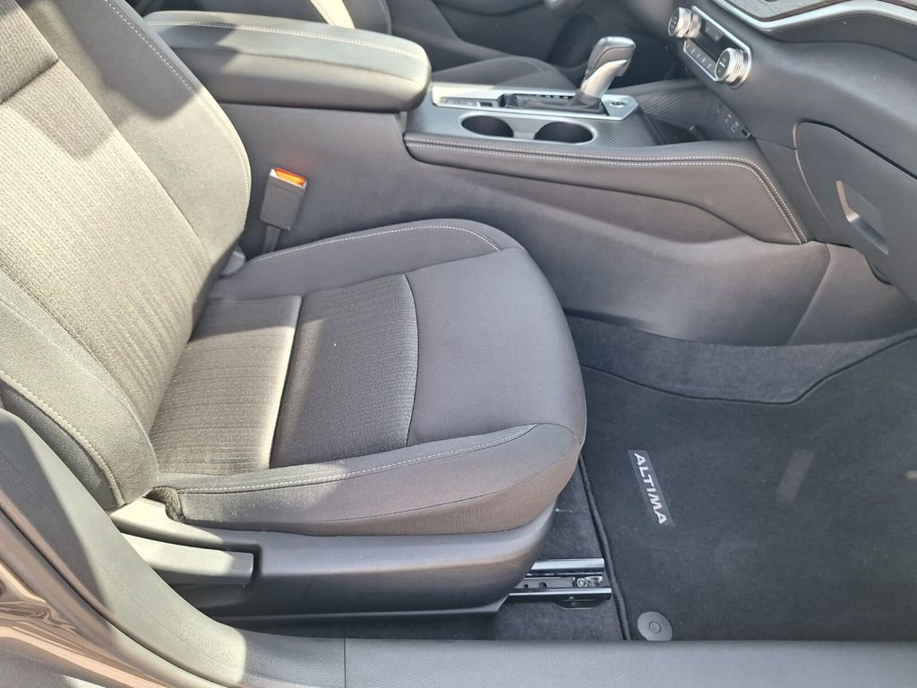 Used 2025 Nissan Altima 2.5 SV w/ SV Premium Package FWD image 29