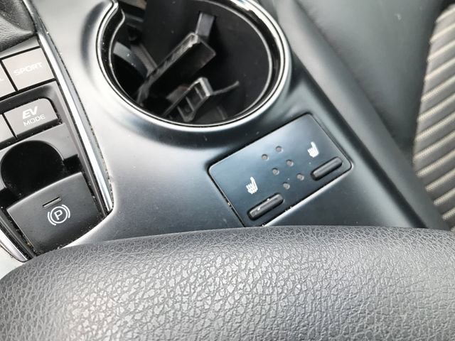 Used 2019 Toyota Camry SE image 5