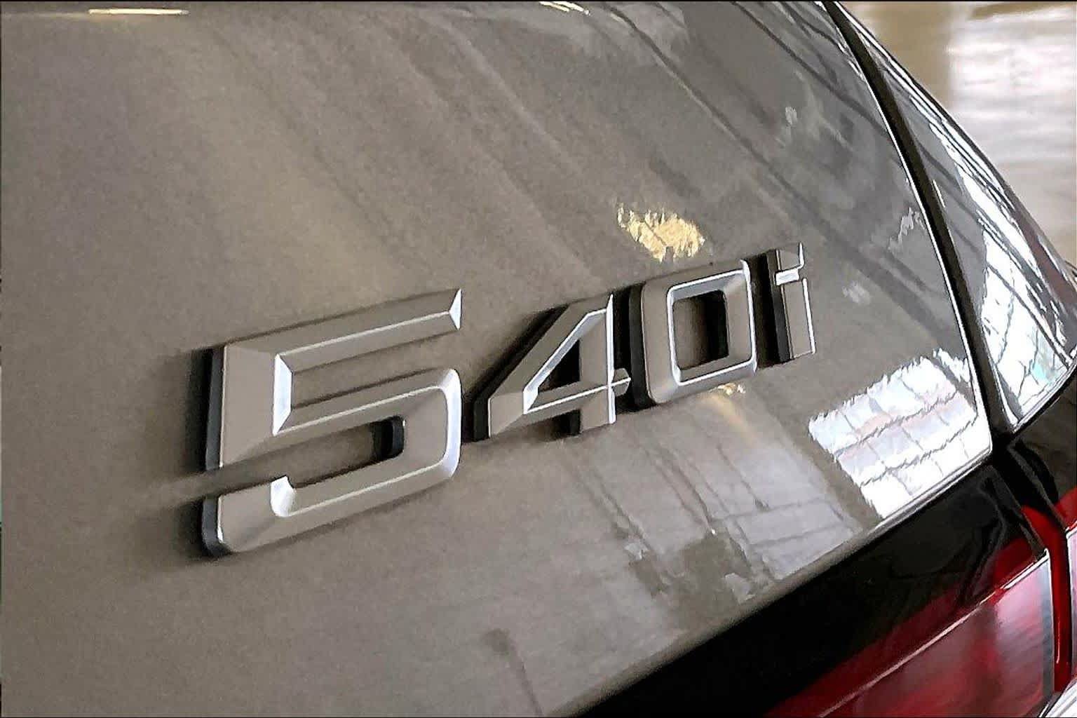 Used 2024 BMW 540i xDrive w/ Premium Package AWD/4WD image 9