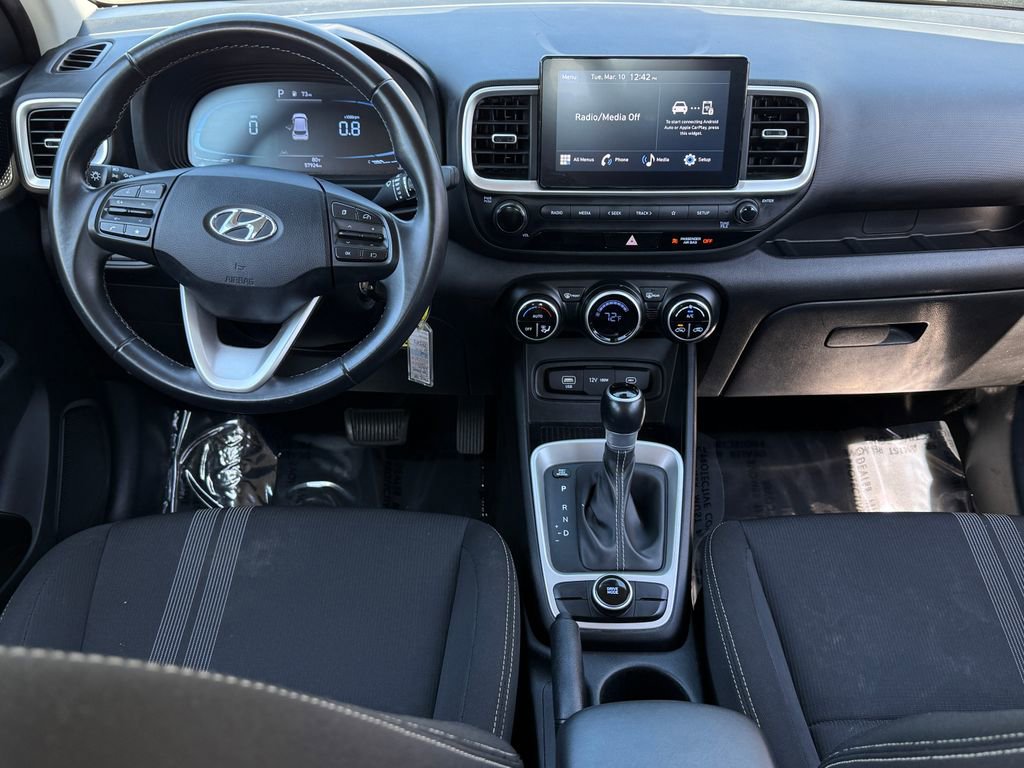 Used 2023 Hyundai Venue SEL image 15