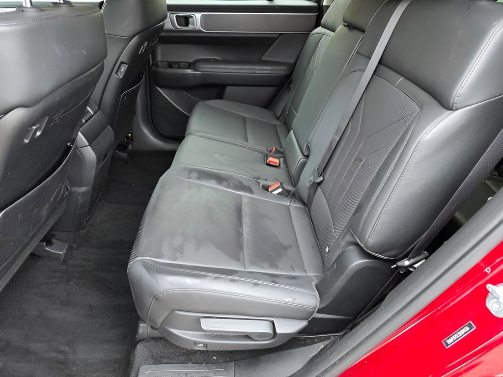 Certified 2025 Hyundai Santa Fe SEL image 17