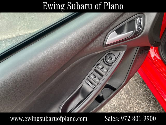 Used 2015 Ford Focus SE w/ SE Sport Package image 12