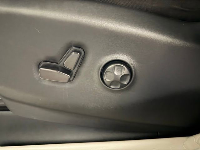 Used 2024 Chrysler Pacifica Touring-L w/ Road Tripper Package image 16