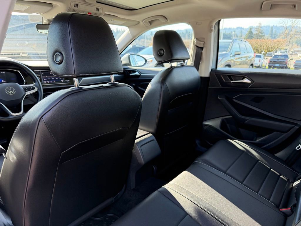 Used 2024 Volkswagen Jetta SE image 32