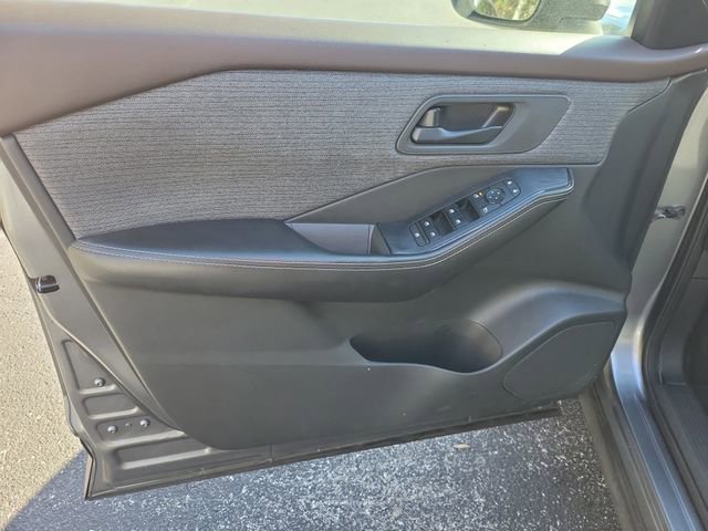 Used 2021 Nissan Rogue S image 14