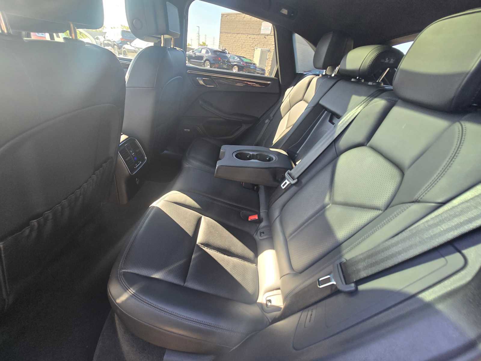 Used 2022 Porsche Macan image 20