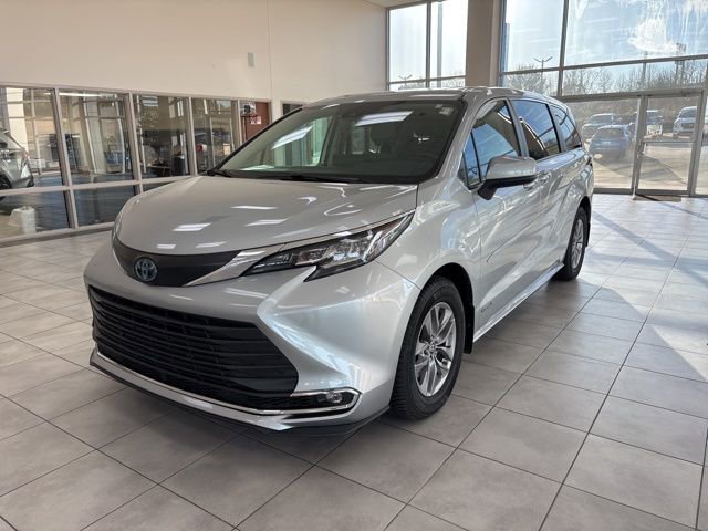 Used 2021 Toyota Sienna XLE