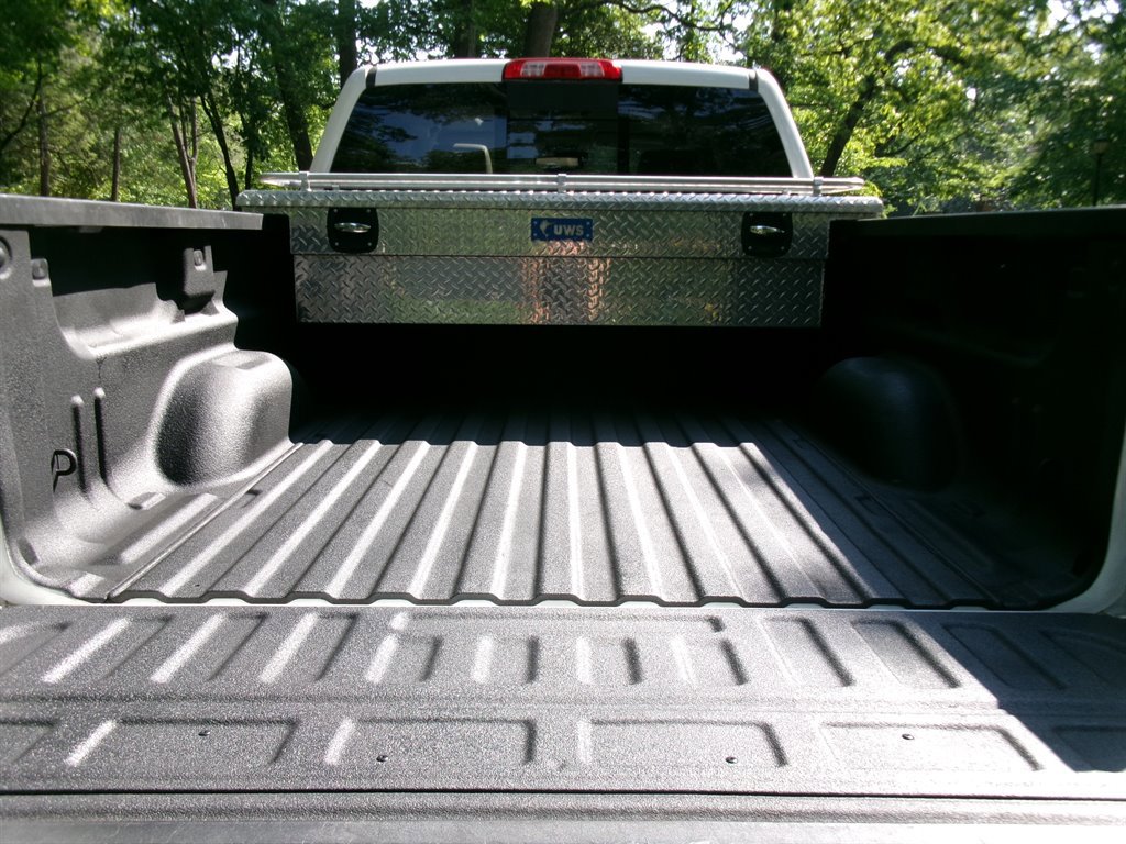 Used 2018 GMC Sierra 2500 SLT w/ Duramax Plus Package AWD/4WD image 9