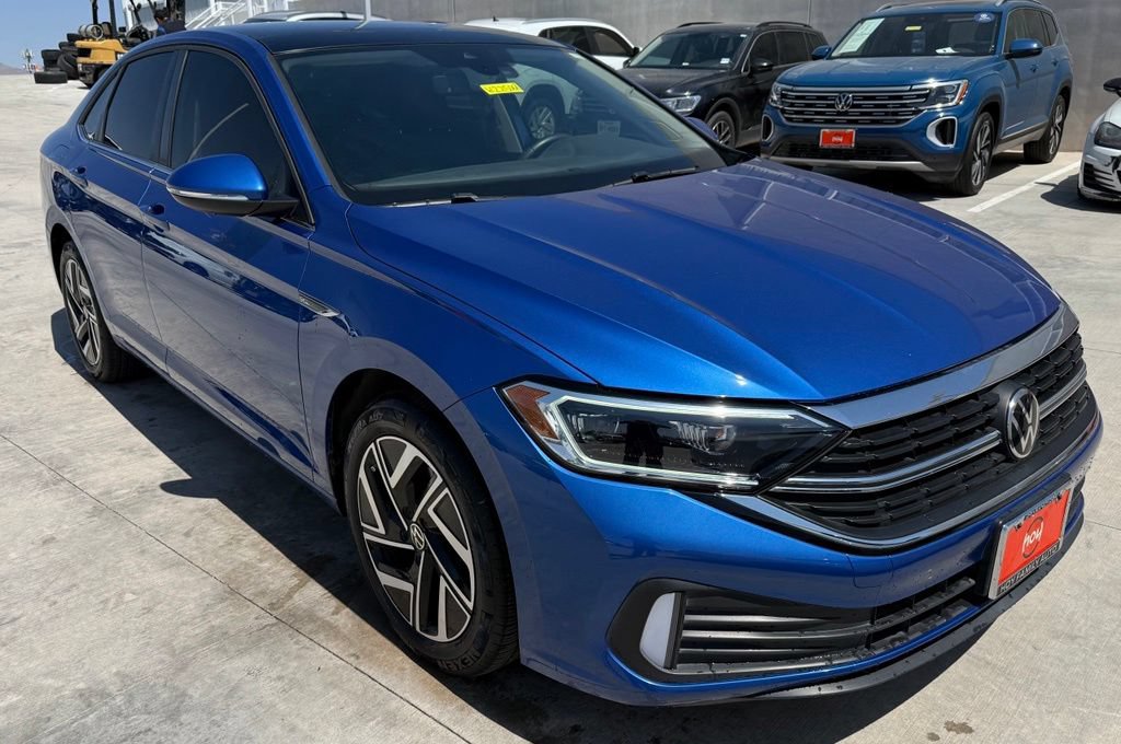 Used 2024 Volkswagen Jetta SEL FWD image 2