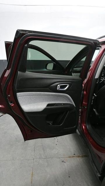 Used 2022 Jeep Compass Latitude AWD/4WD image 14