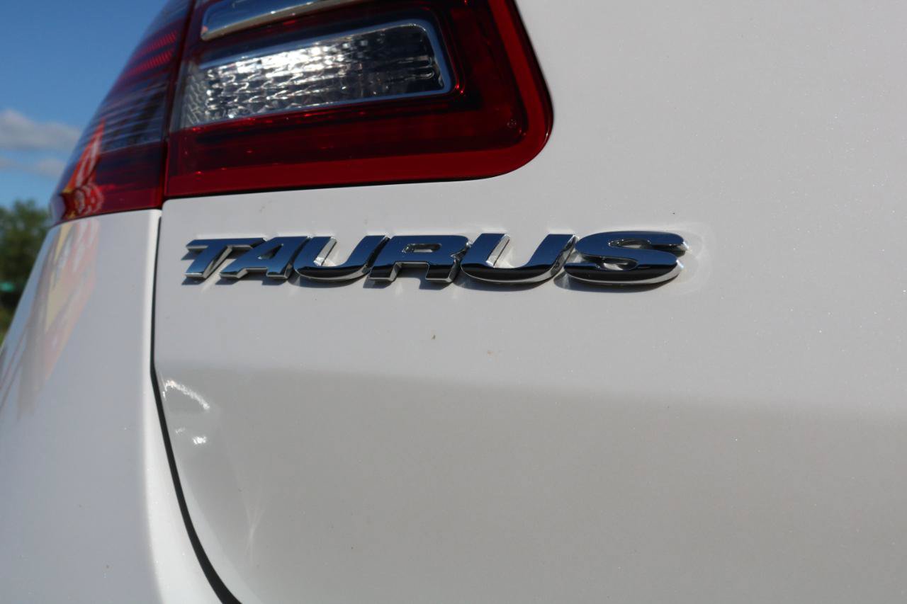 Used 2019 Ford Taurus SEL w/ Equipment Group 201A FWD image 14