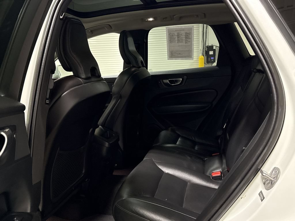Used 2023 Volvo XC60 B5 Plus FWD image 24