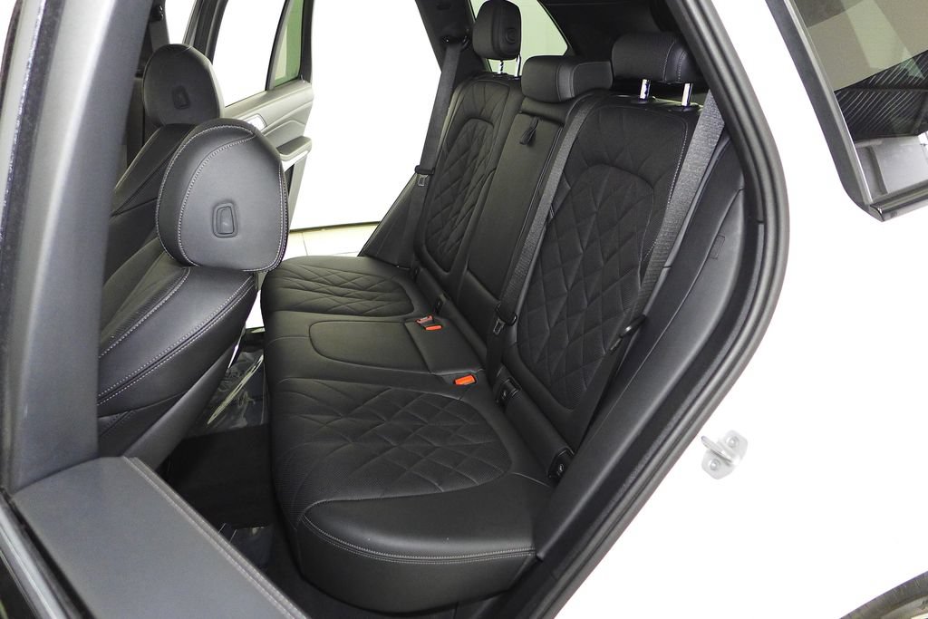 Used 2024 BMW X5 xDrive50e w/ M Sport Package AWD/4WD image 21