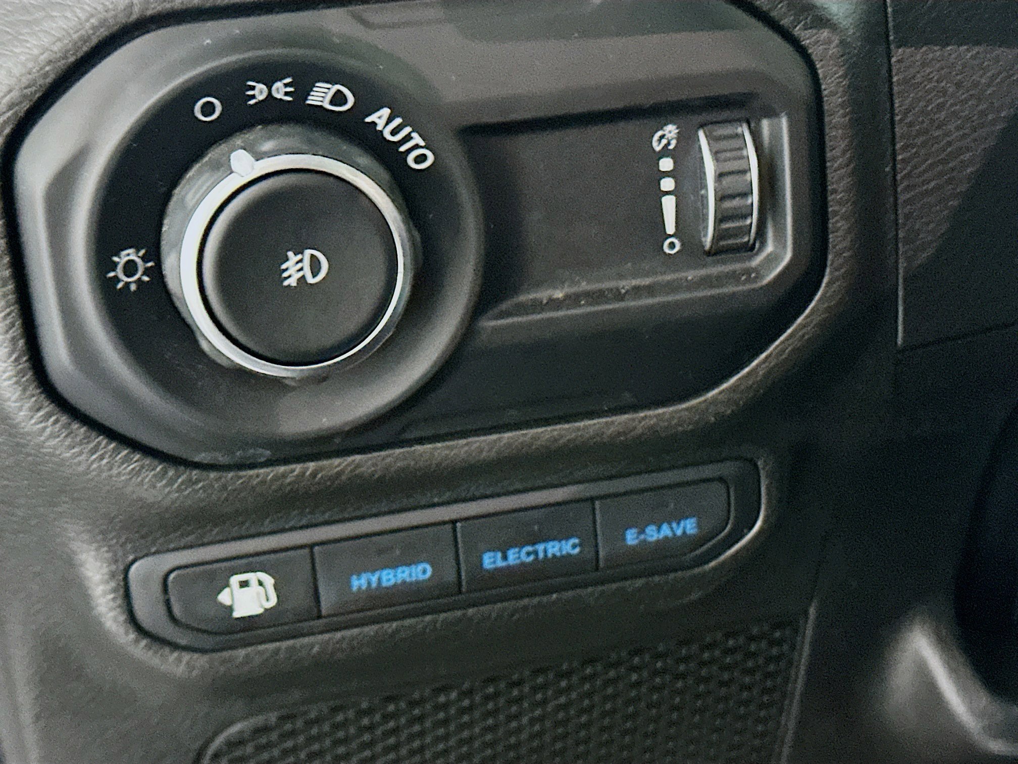 Used 2023 Jeep Wrangler Unlimited w/ Convenience Group image 17