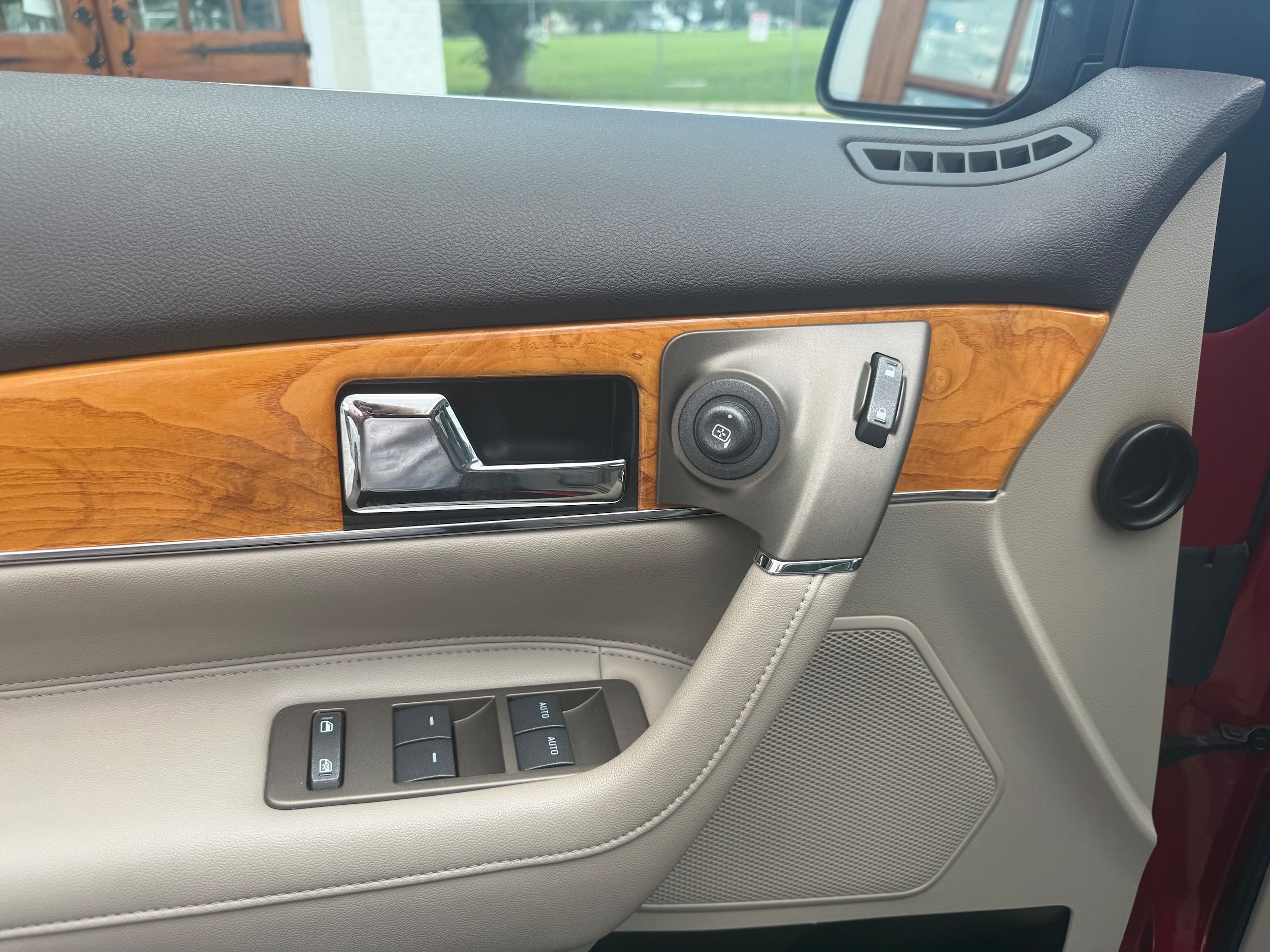 Used 2011 Lincoln MKX AWD w/ 102A Rapid Spec Order Code image 21