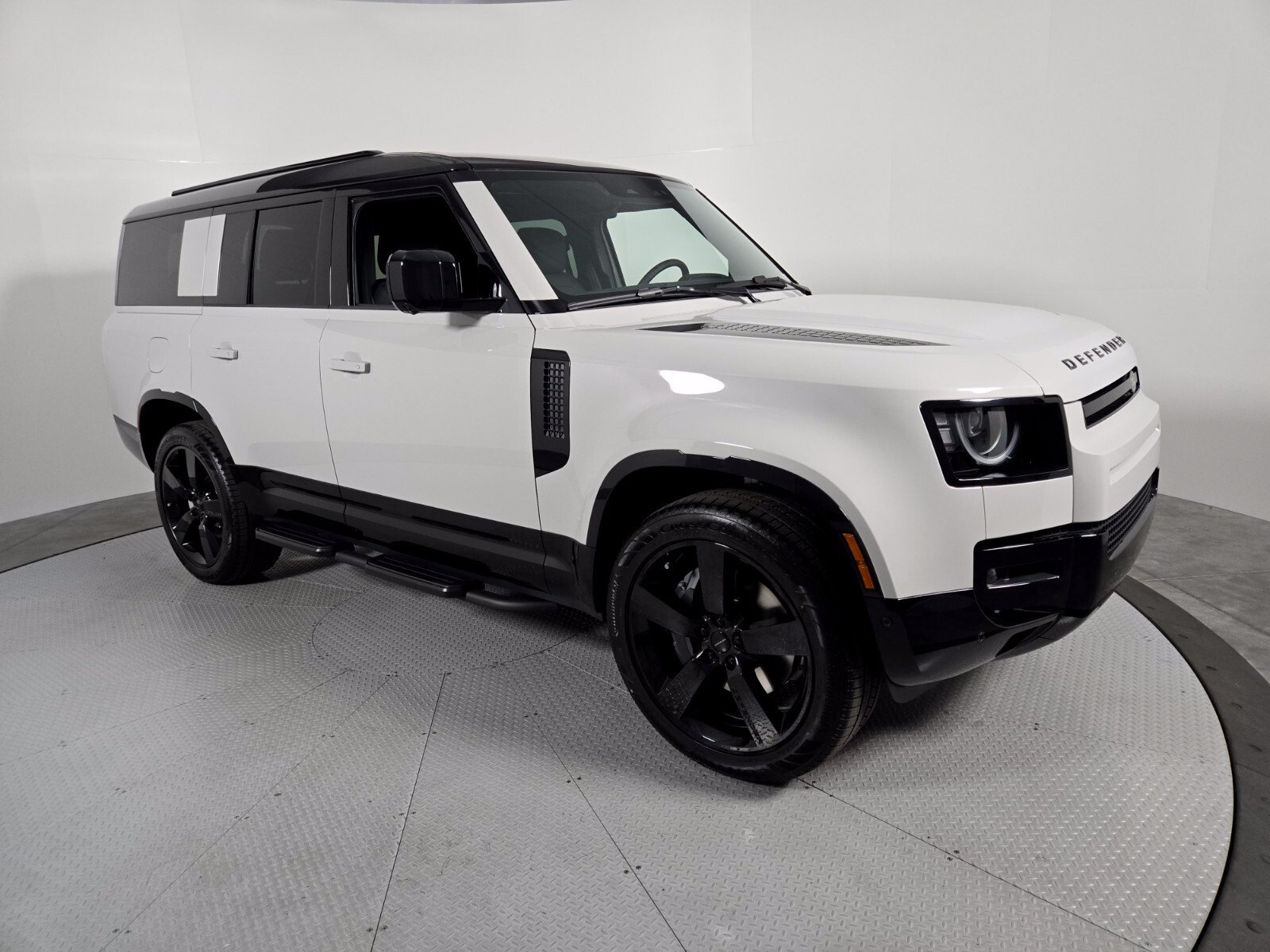New 2026 Land Rover Defender 130 X-Dynamic SE AWD/4WD image 17