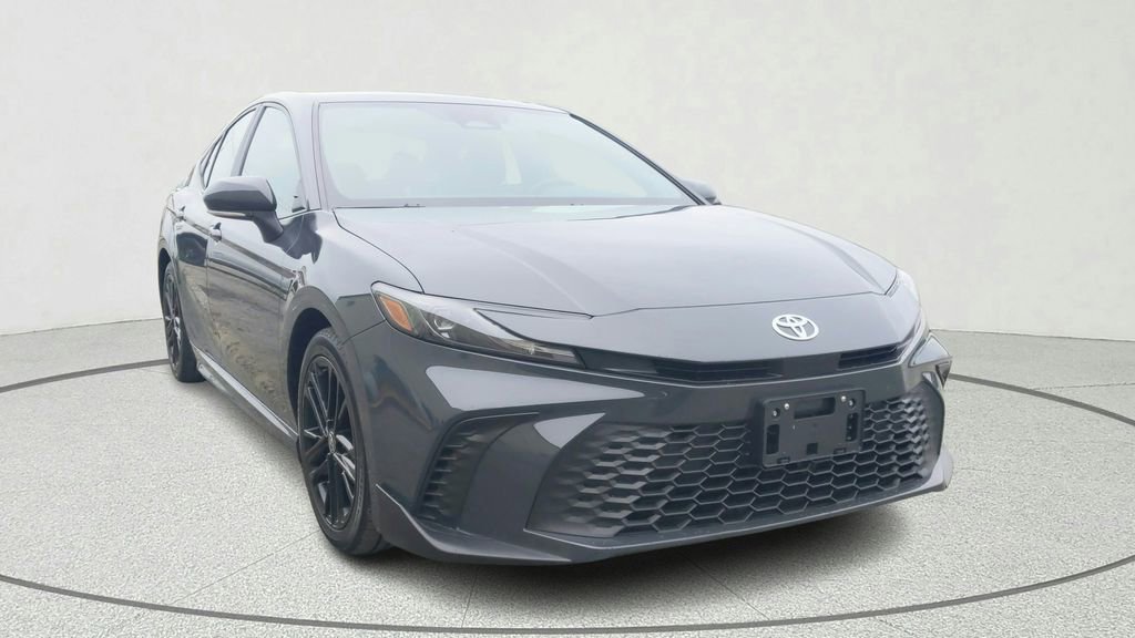 Used 2025 Toyota Camry SE FWD image 1