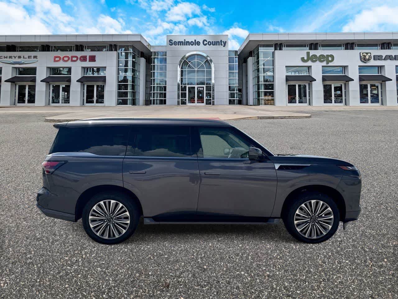 Used 2025 INFINITI QX80 Luxe RWD image 9